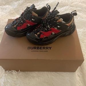 Boy burberry shoes